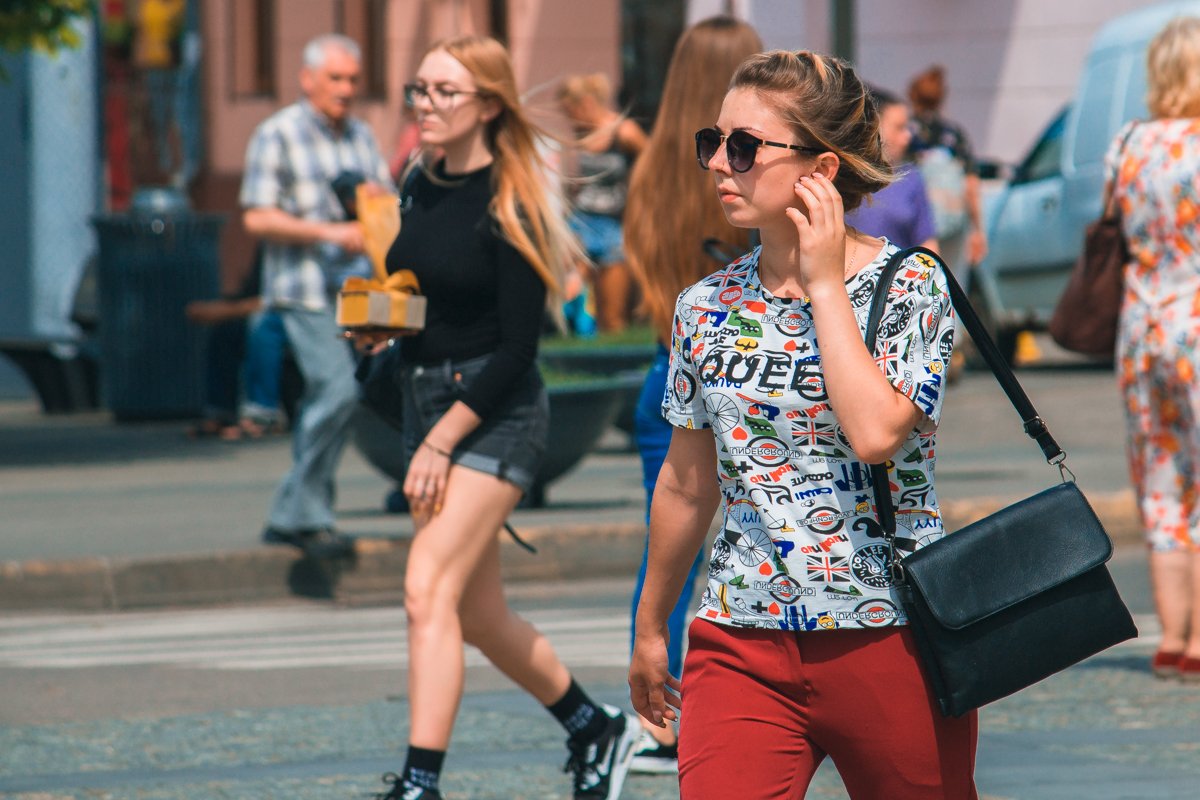 Белые футболки всегда в тему