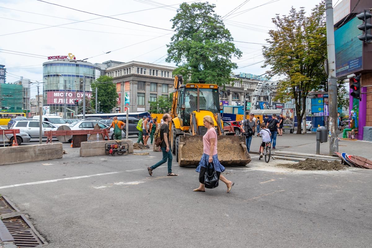 Уверены, что чуть ли не каждый третий выругался, когда сегодня хотел повернуть с проспекта Яворницкого на улицу Короленко Уверены, что чуть ли не каждый третий выругался, когда сегодня хотел повернуть с проспекта Яворницкого на улицу Короленко