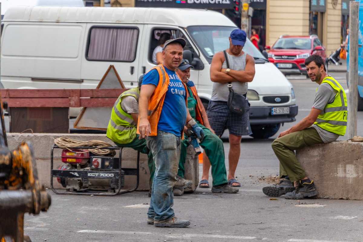 В скором будущем улица Короленко - от проспекта Яворницкого до улицы Челюскина - станет пешеходной В скором будущем улица Короленко - от проспекта Яворницкого до улицы Челюскина - станет пешеходной