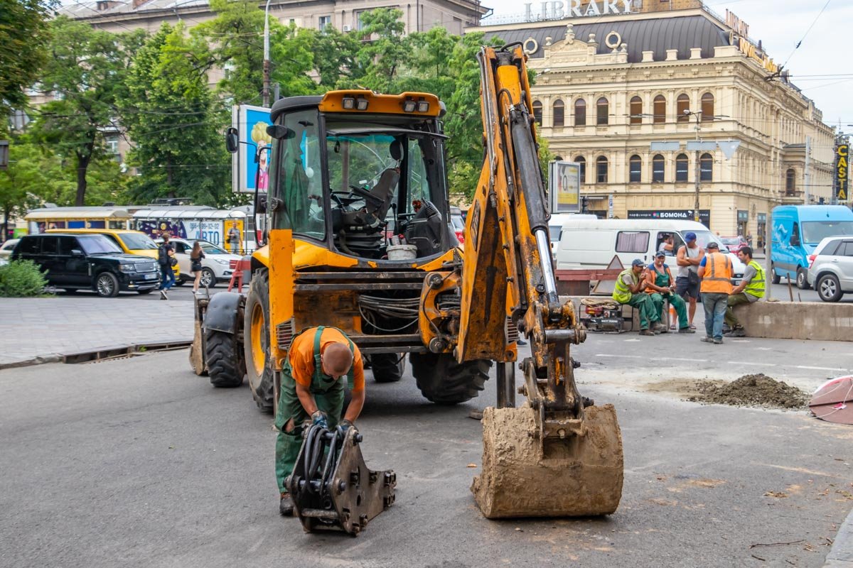 Остается только принять этот факт и пытаться жить дальше Остается только принять этот факт и пытаться жить дальше