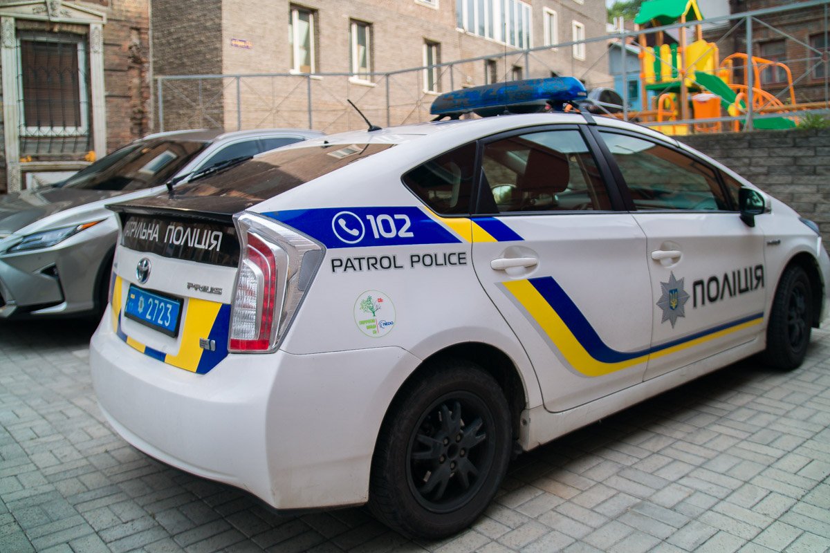 На место немедленно приехали патрульные 