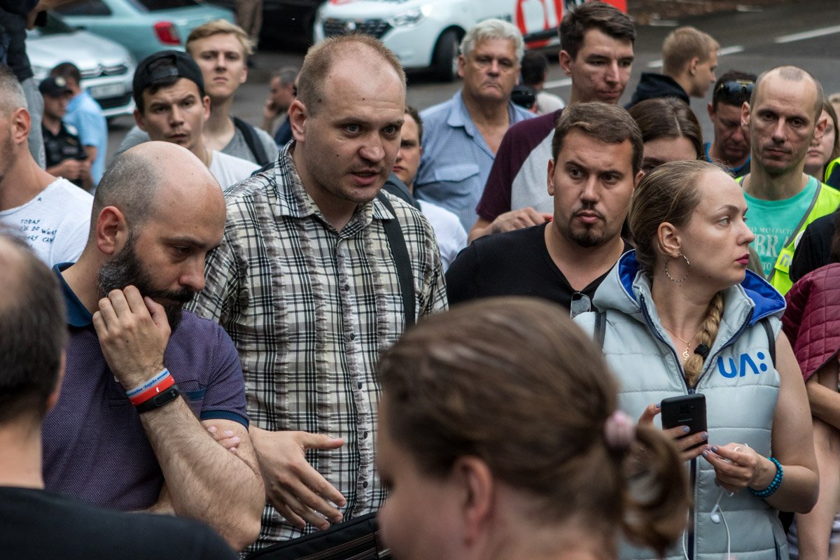 Среди участников были мужчины и женщины разного возраста Среди участников были мужчины и женщины разного возраста