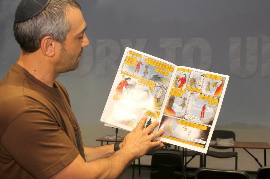 В Днепре презентовали первый в Украине комикс, посвященный АТОшникам 4