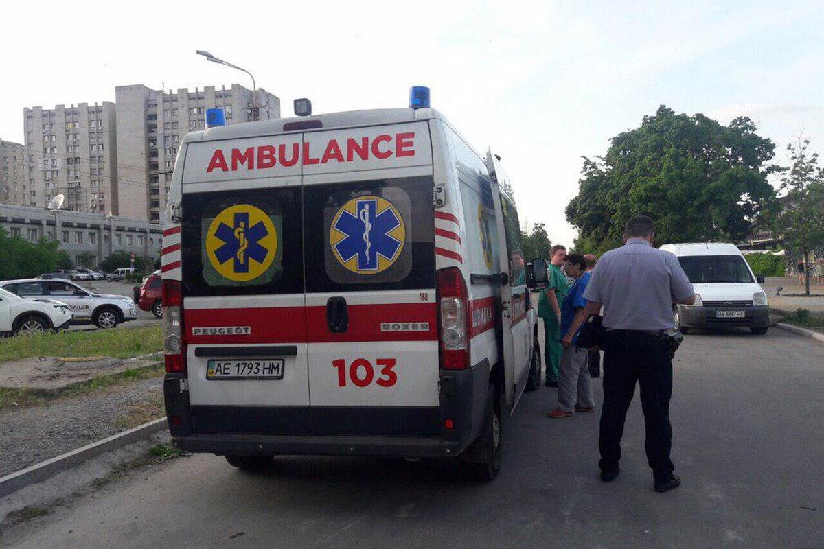 Предварительно, в воде у него началась судорога