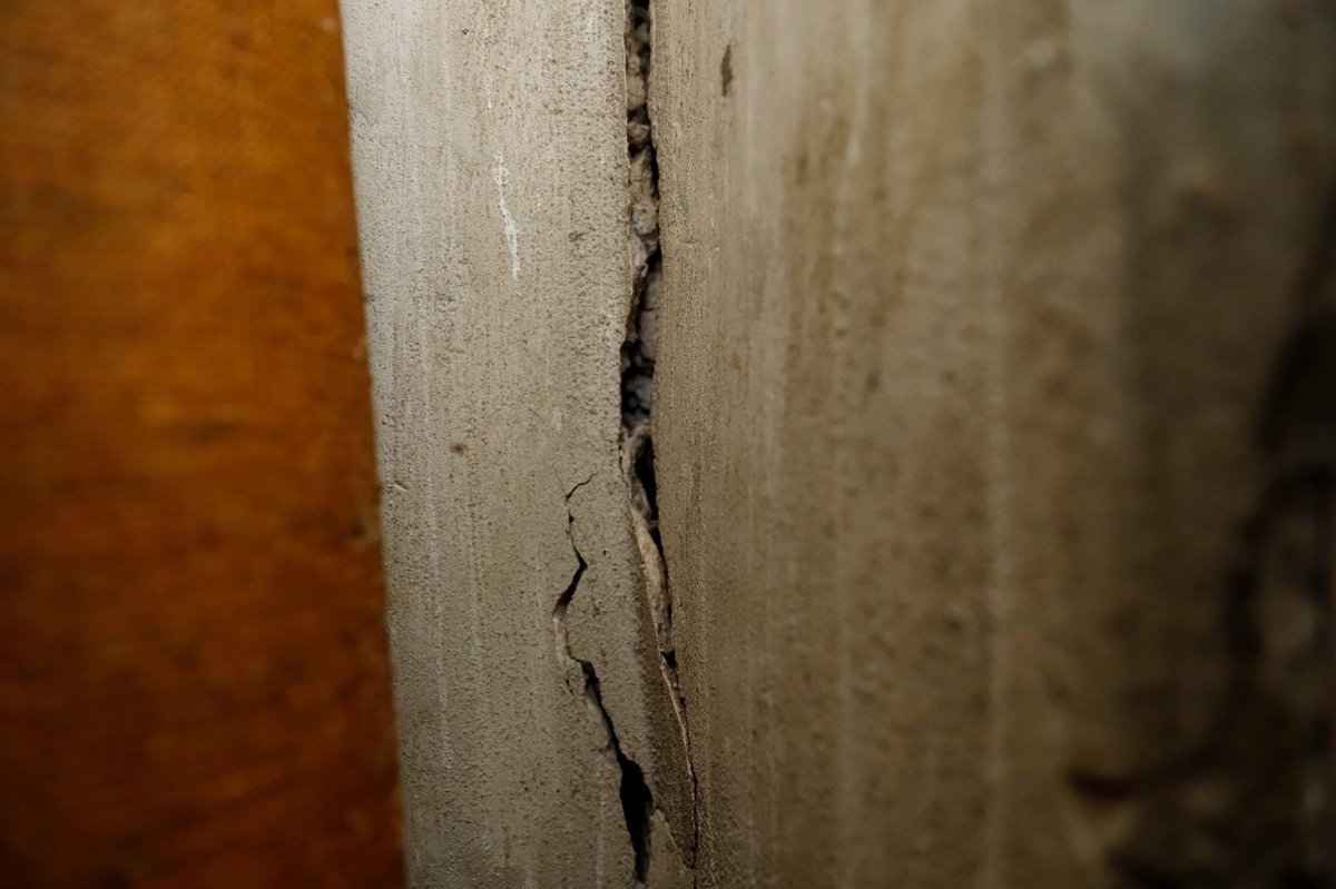 Жильцы много лет страдают от трещин в квартирах Жильцы много лет страдают от трещин в квартирах