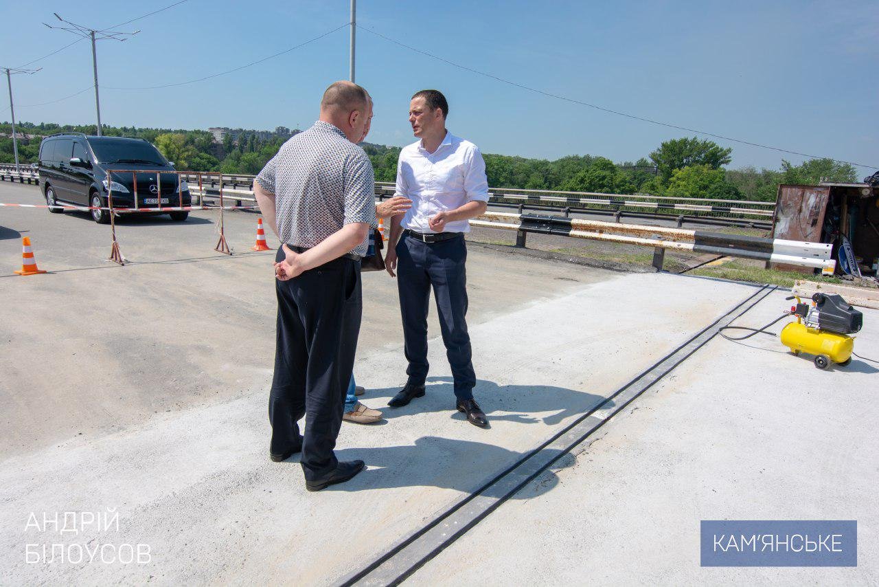 В Каменском завершается капитальный ремонт аварийного деформационного шва