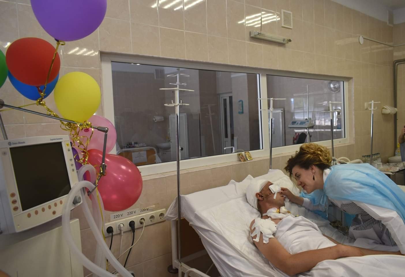 В больнице Днепра поженились боец с ранением головы и его беременная невеста 3