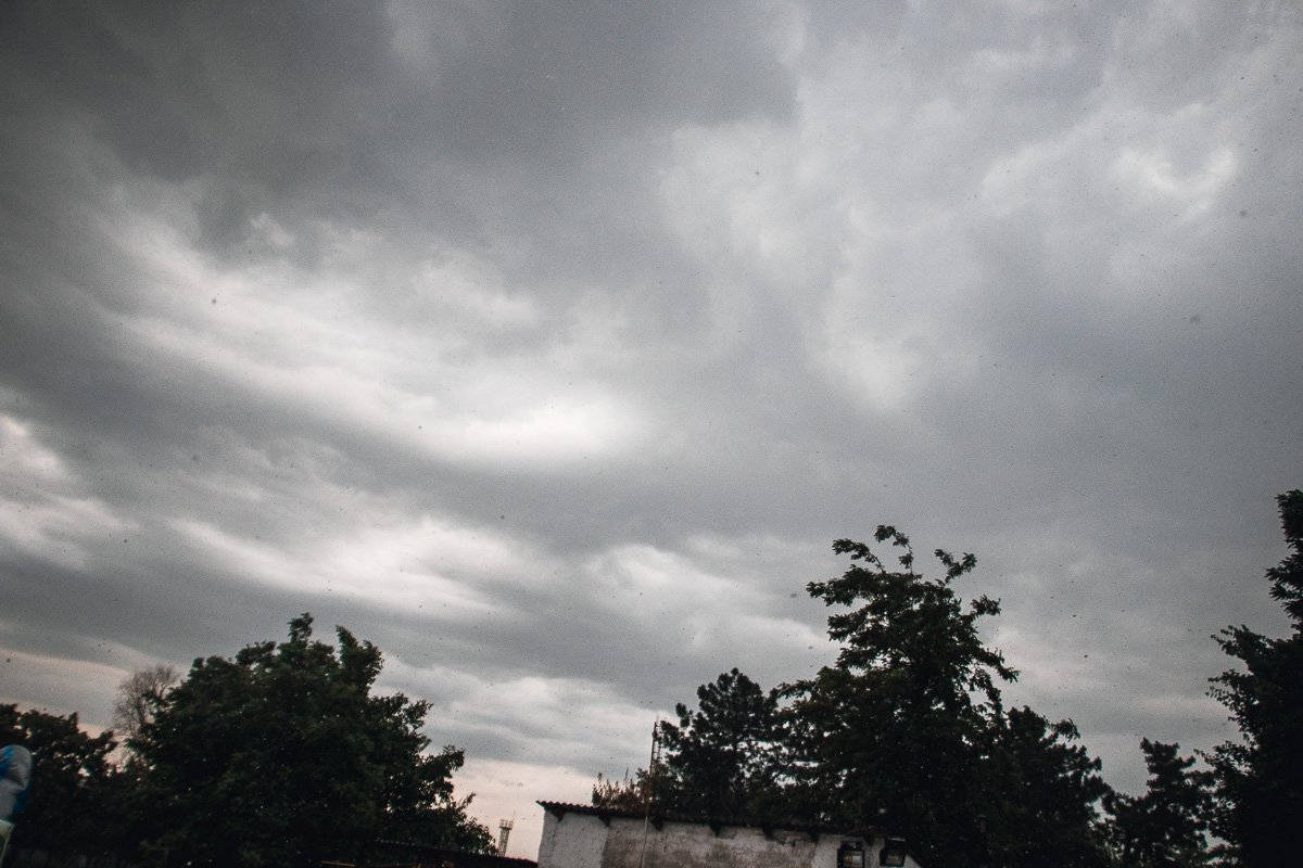 Мы погрустим с ним вдвоём У слепого окна.