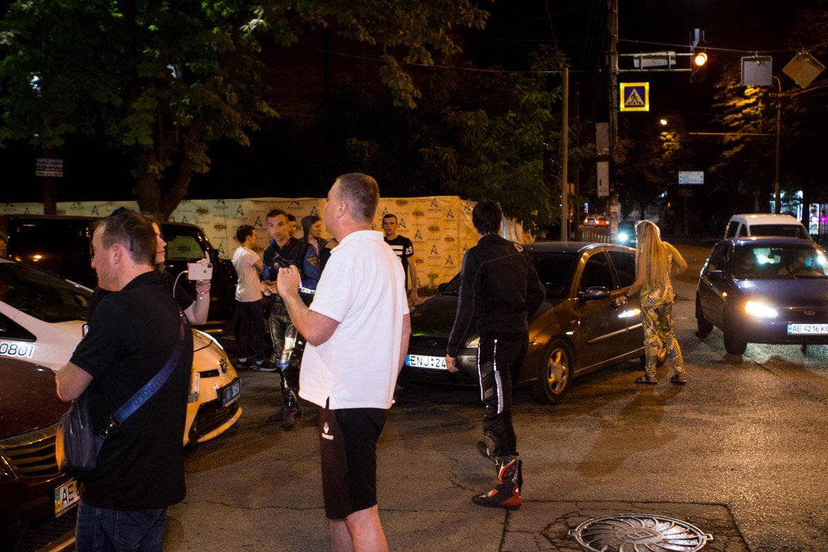 Автомобиль полиции временно заблокировали 