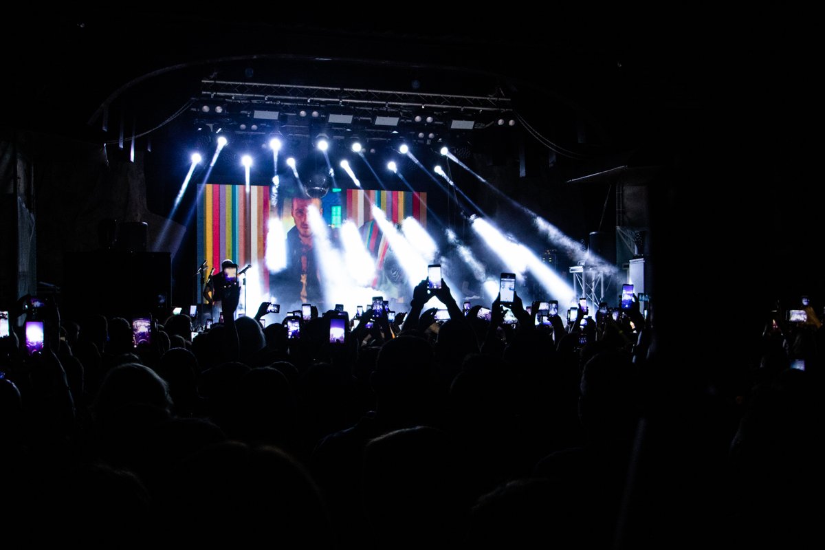 Добраться к сцене было совсем не просто Добраться к сцене было совсем не просто