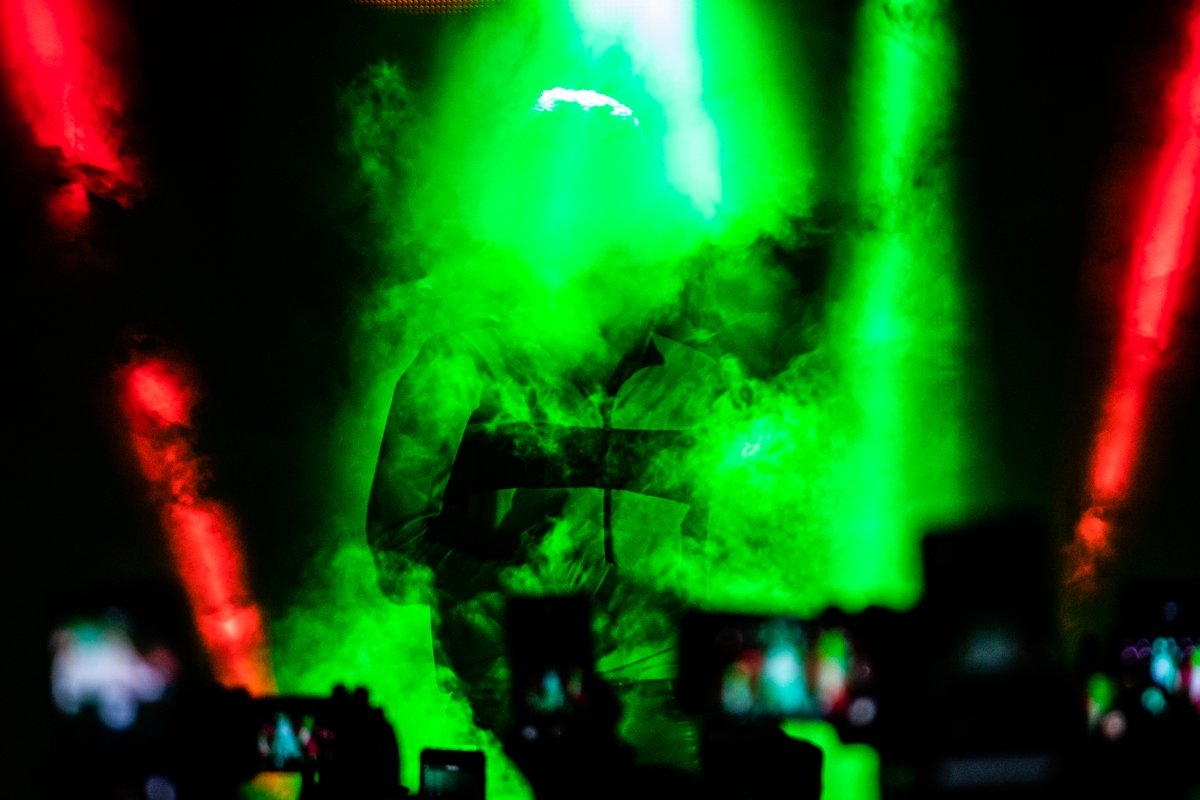 Гости пытались запечатлеть каждую секунду концерта Гости пытались запечатлеть каждую секунду концерта