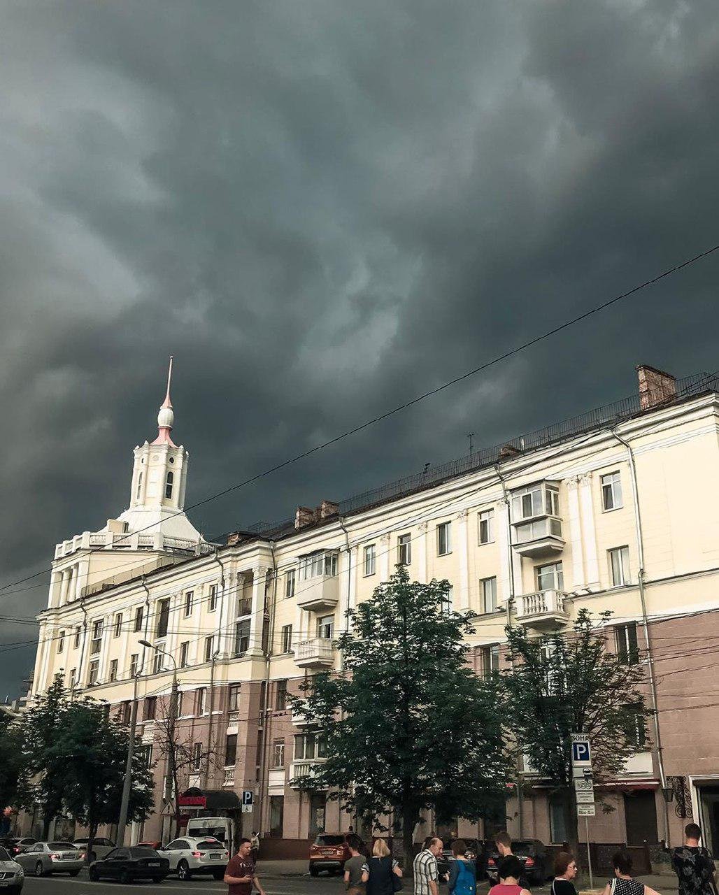 Туси, словно Дементоры, высосали из города все счастье. Фото: alonjasha