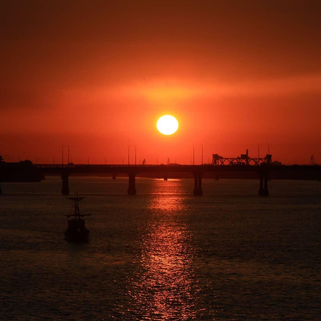 Только после заката начинается настоящая жизнь. Фото: rojko.av