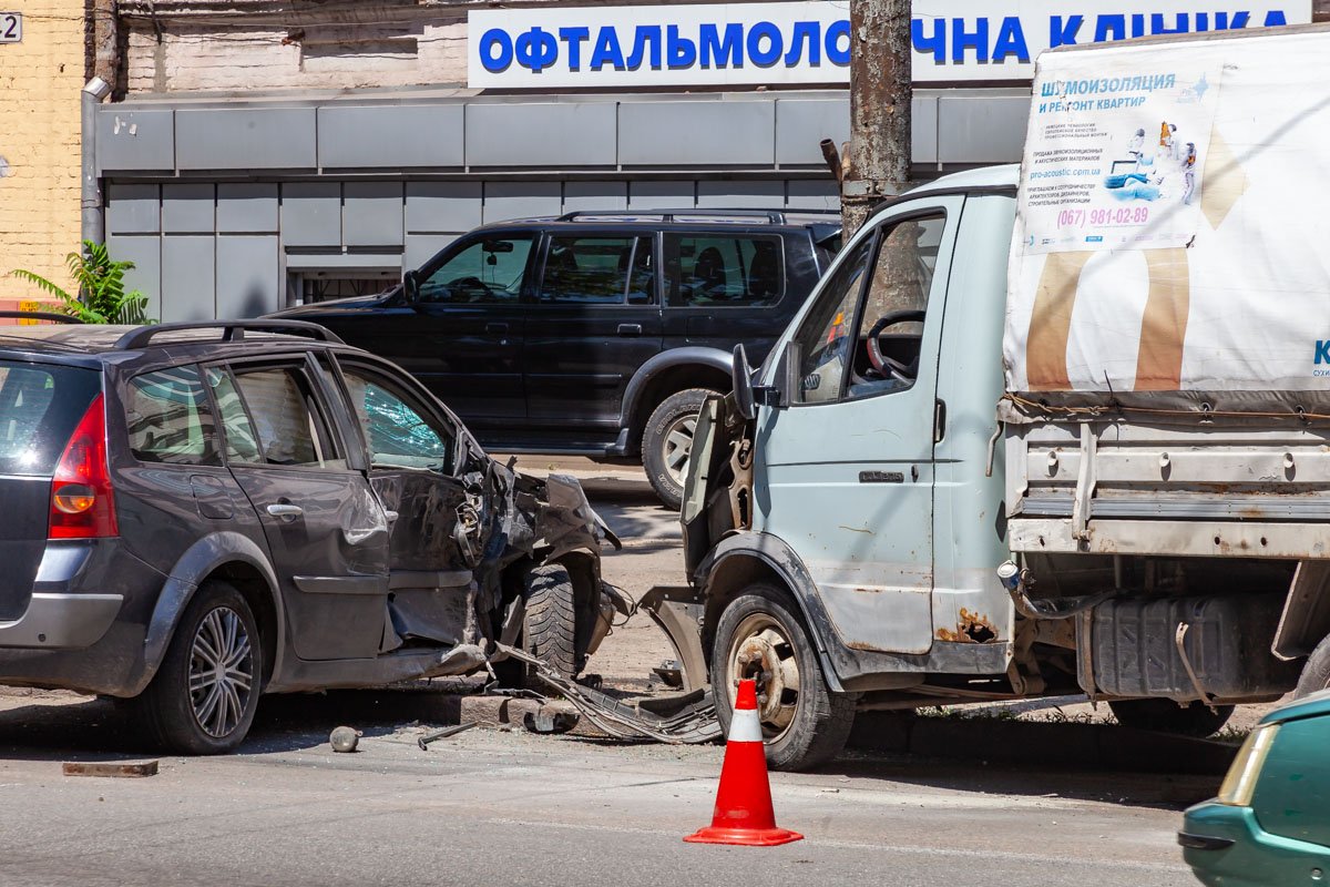 Предварительно, Renault поворачивал в арку