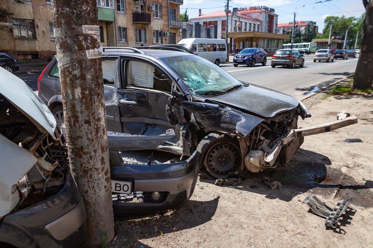 ГАЗель протаранила иномарку в правую пассажирскую дверь