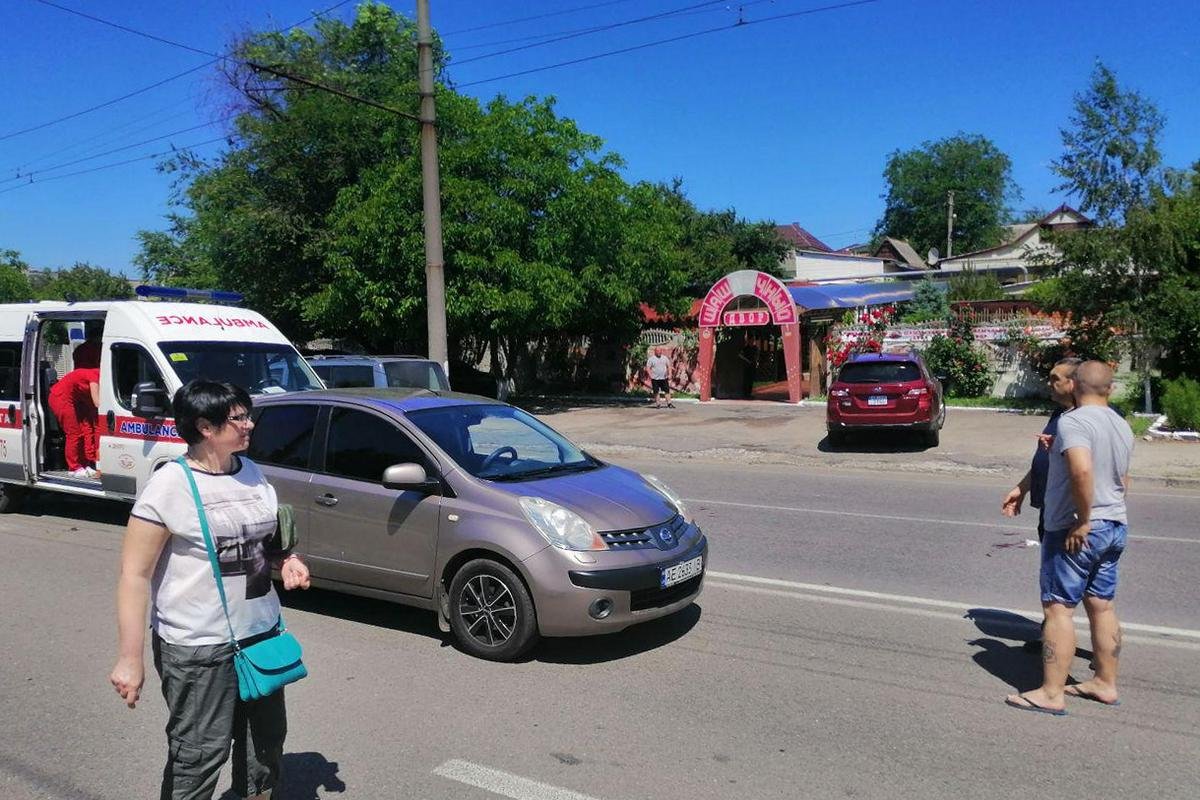 В Днепре на Гальченко мужчина с женщиной выскочили под колеса Chevrolet 3
