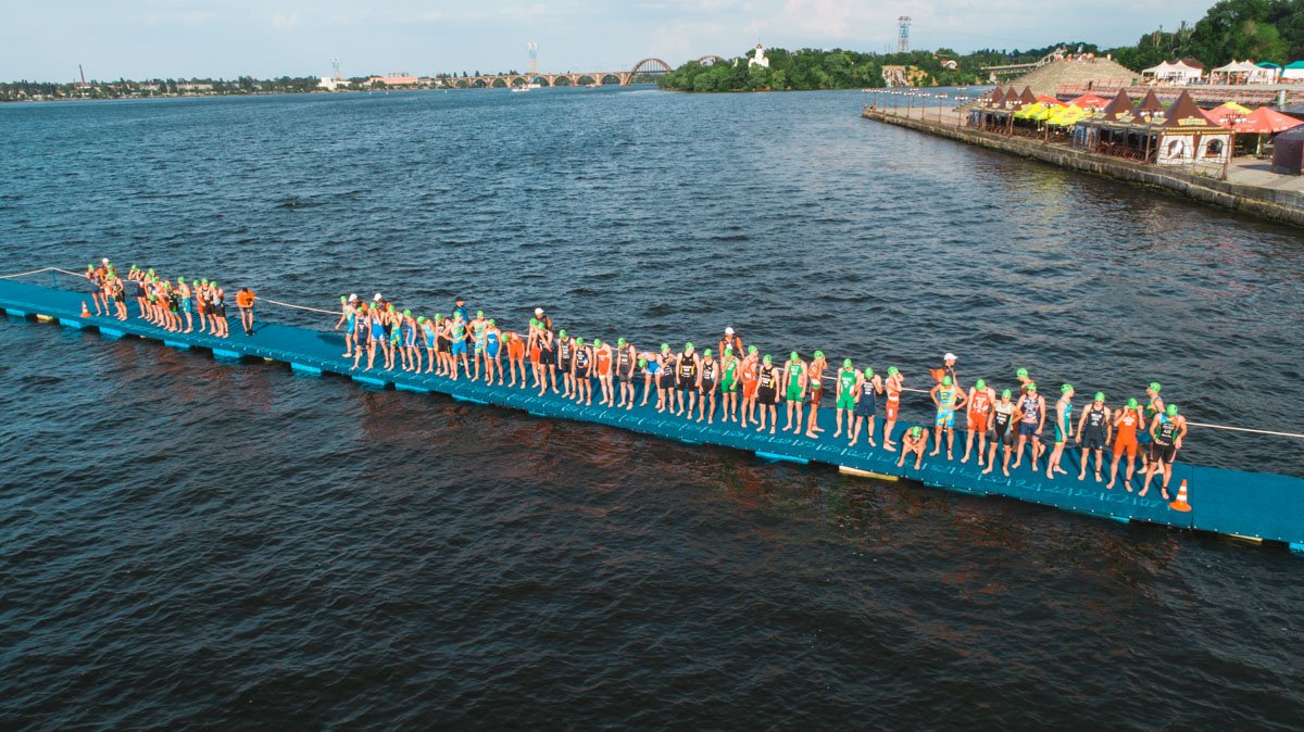 Первый день стал ареной для профессионалов
