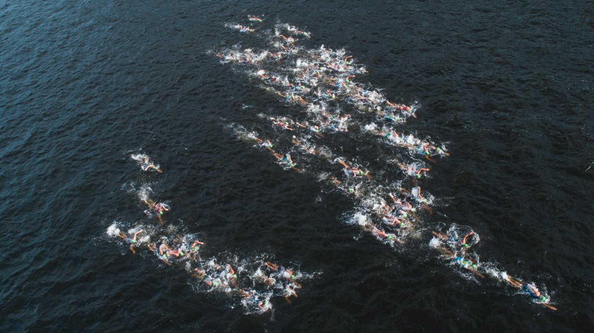 Триатлон начинается с плаванья