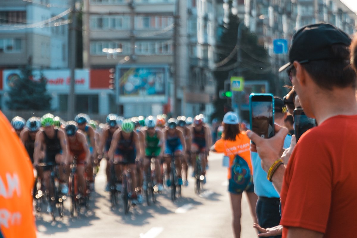 Поклонники снимали происходящее на телефон