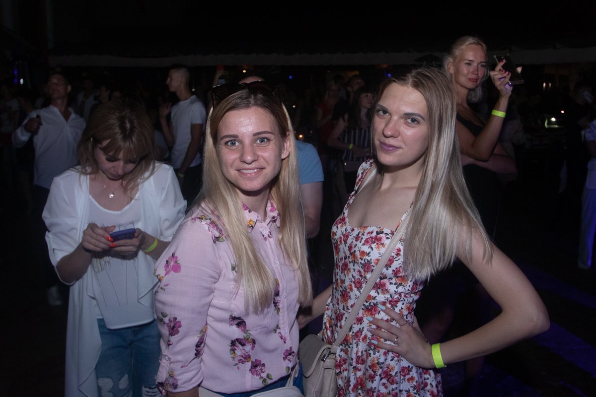 Яркий вечер, яркие люди Яркий вечер, яркие люди