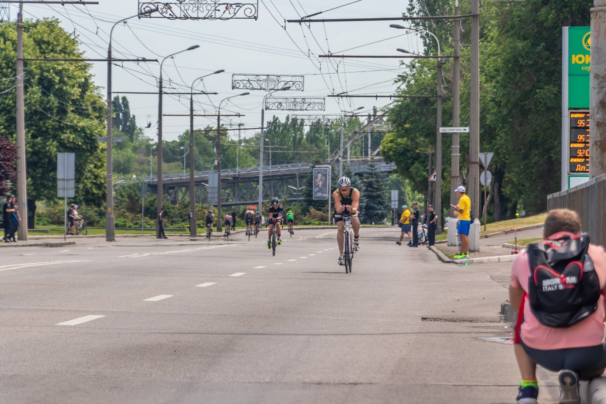 Спринтерам нужно преодолеть на велосипеде 20 километров Спринтерам нужно преодолеть на велосипеде 20 километров