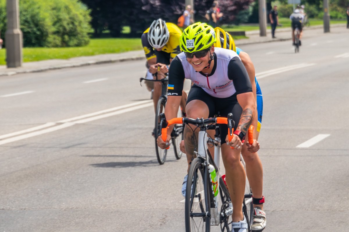 Параатлеты крутили педали на тандеме Параатлеты крутили педали на тандеме