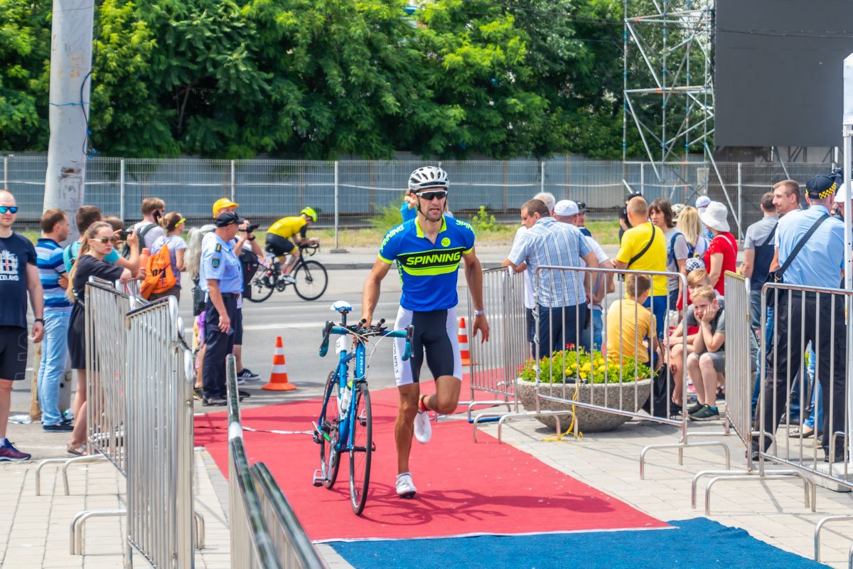 После велосипеда нужно переместиться в беговую зону После велосипеда нужно переместиться в беговую зону