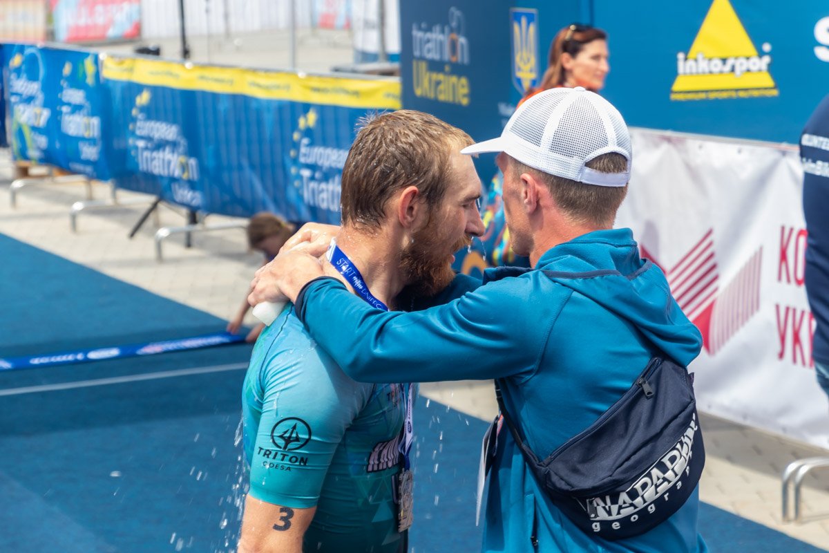 Атлетов охлаждают после всего пройденного Атлетов охлаждают после всего пройденного