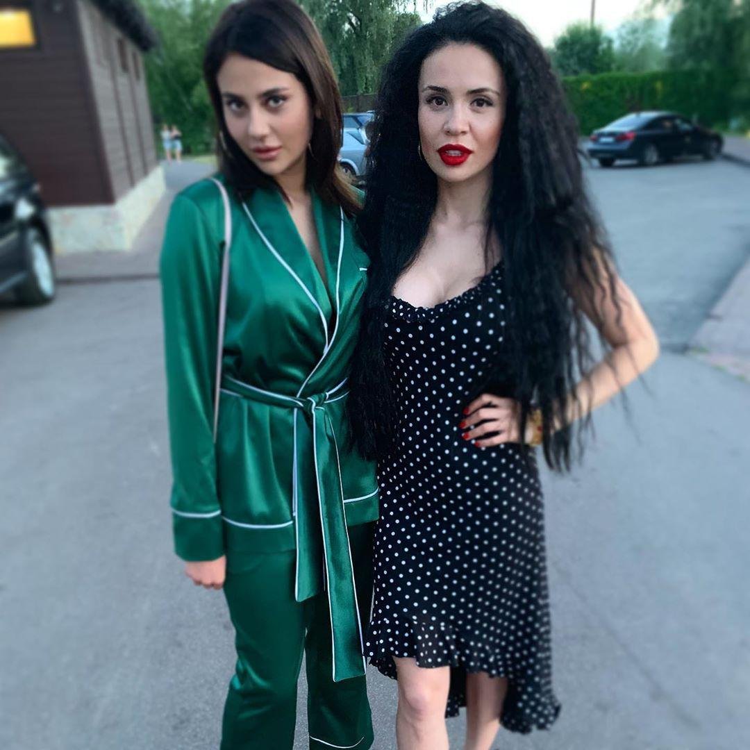 Поклонницы Макса старались выглядеть на все сто