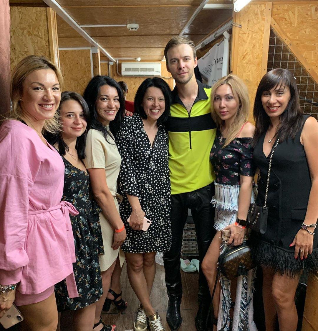 В конце вечера счастливчикам удалось сфотографироваться с Максом Барских