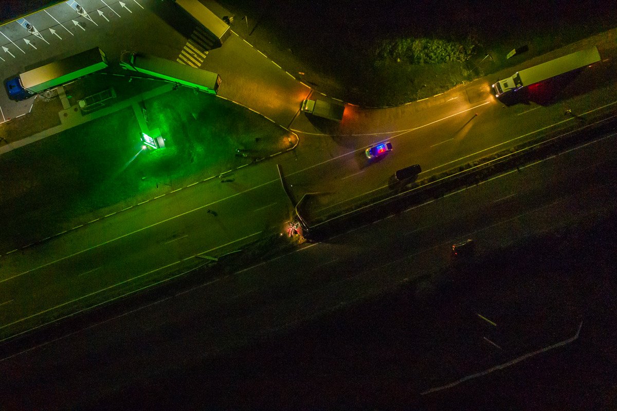 На месте происшествия работал полицейский патруль и медики На месте происшествия работал полицейский патруль и медики