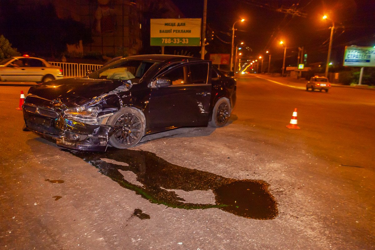 Оба автомобиля существенно пострадали Оба автомобиля существенно пострадали