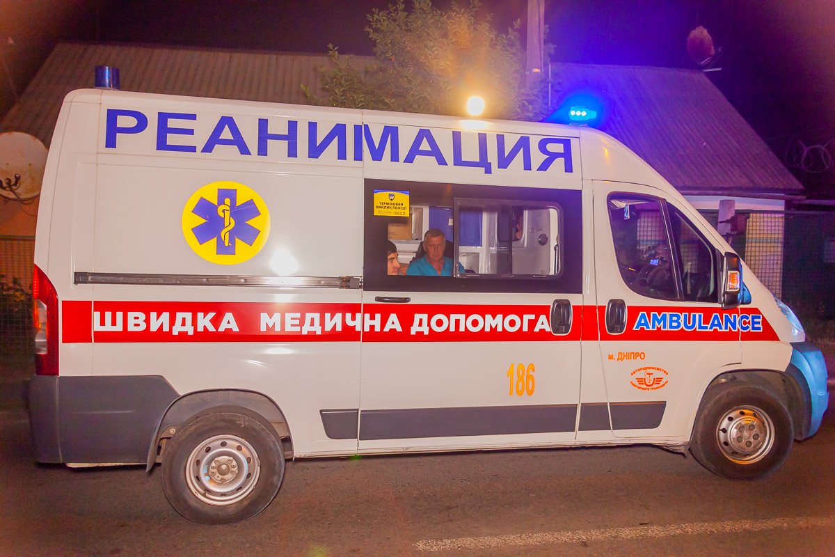 В результате чего, патрульным автомобилем был совершен наезд на ногу одному из прохожих