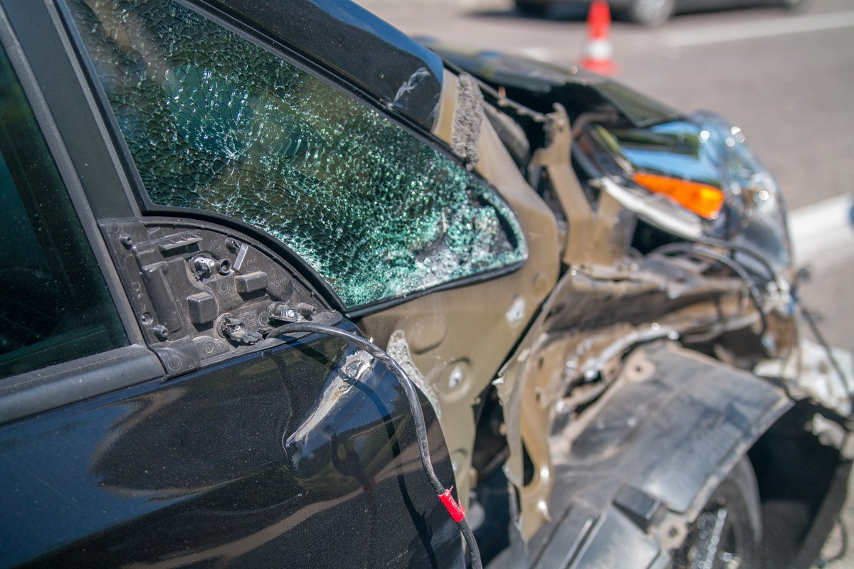 Предварительно, мотоцикл ехал в крайней правой полосе, в средней - Nissan  Предварительно, мотоцикл ехал в крайней правой полосе, в средней - Nissan