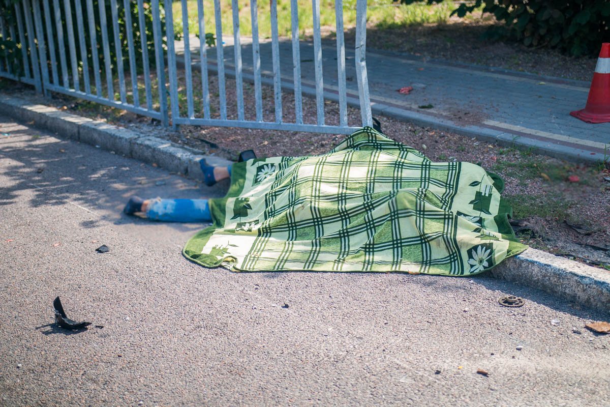 Мужчина погиб на месте Мужчина погиб на месте