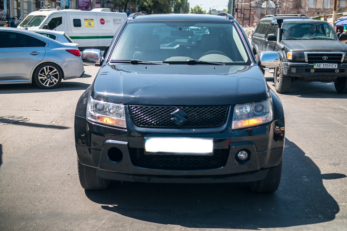 В Днепре на улице Пастера автомобиль Suzuki сбил женщину В Днепре на улице Пастера автомобиль Suzuki сбил женщину