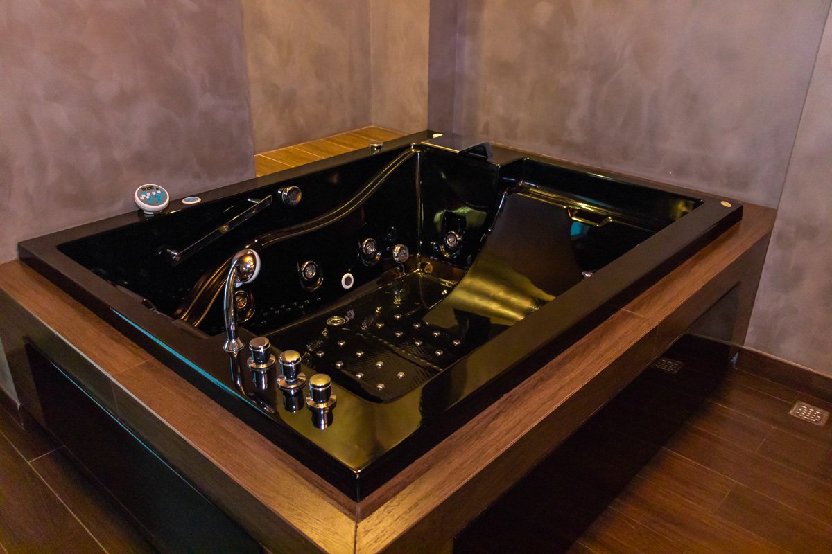 Понежьтесь в гидромассажной ванне и вы увидите, какой благодарностью откликнется вам ваш организм Понежьтесь в гидромассажной ванне и вы увидите, какой благодарностью откликнется вам ваш организм