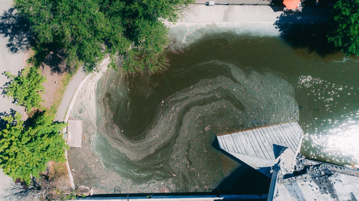 Вид на озеро с высоты