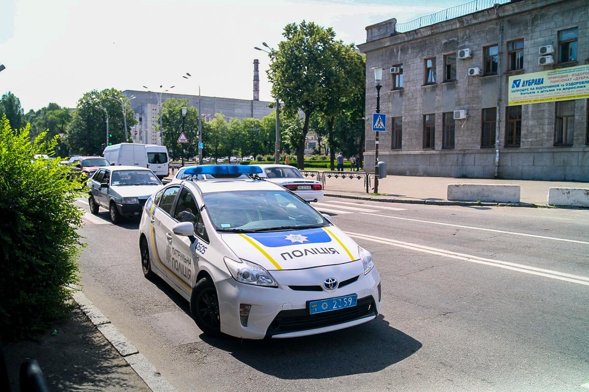 В Днепре на Криворожской сбили женщину, которая шла по переходу 6