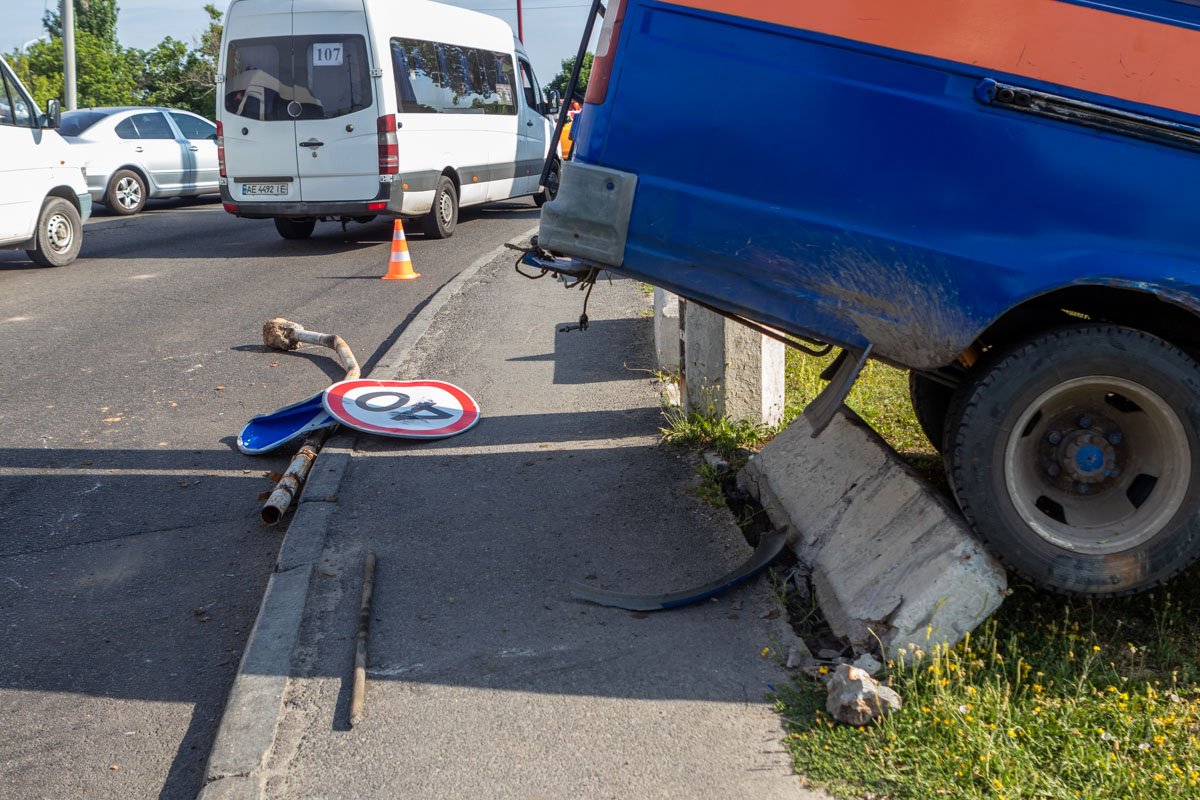 Возле ГАЗели никто не появлялся уже около 6-ти часов Возле ГАЗели никто не появлялся уже около 6-ти часов