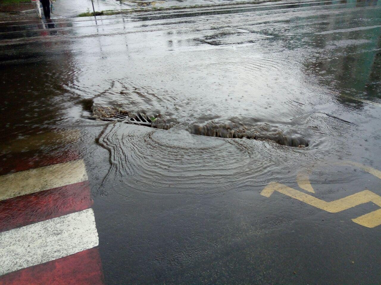 Ливневки стараются изо всех сил Ливневки стараются изо всех сил