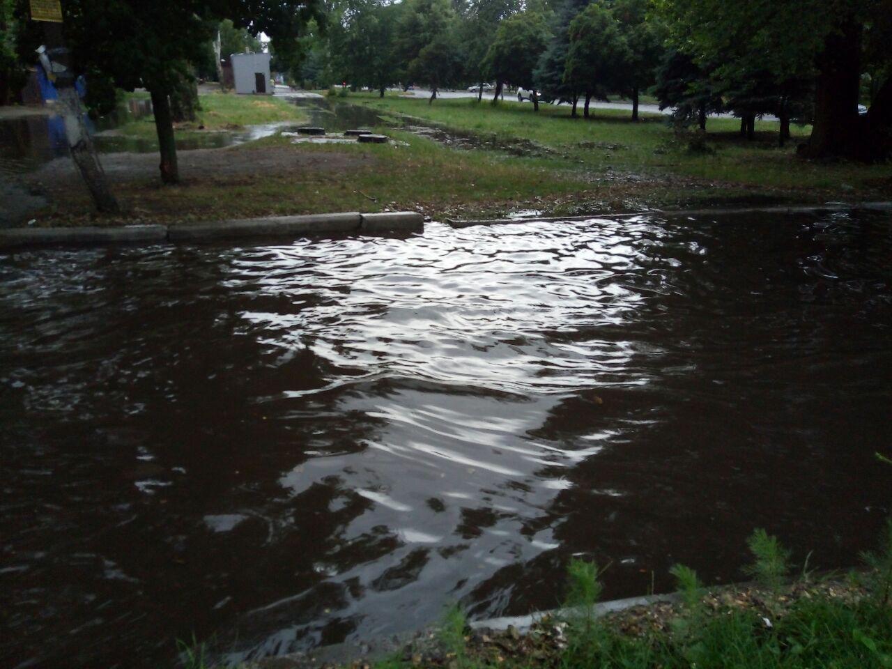Бассейн под открытым небом, вход свободный Бассейн под открытым небом, вход свободный