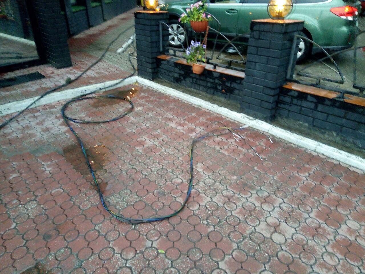 Опасность подстерегает на каждом шагу Опасность подстерегает на каждом шагу