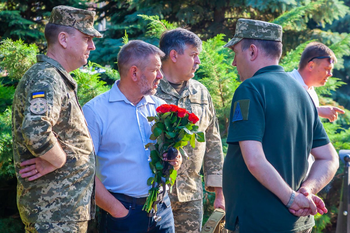 Сегодня жители Днепра вышли проститься с воинами
