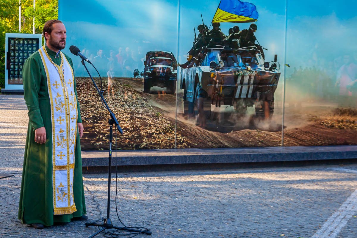 Священнослужители справили панихиду по бойцам