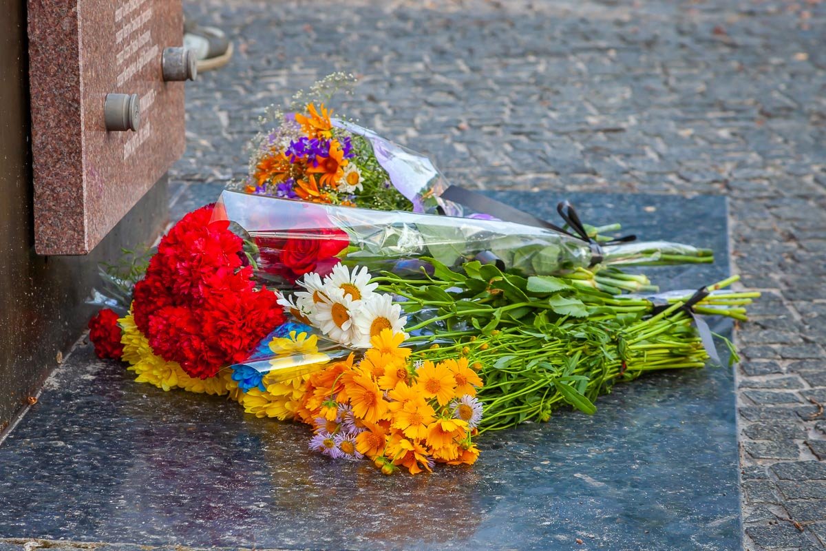 Слава героям