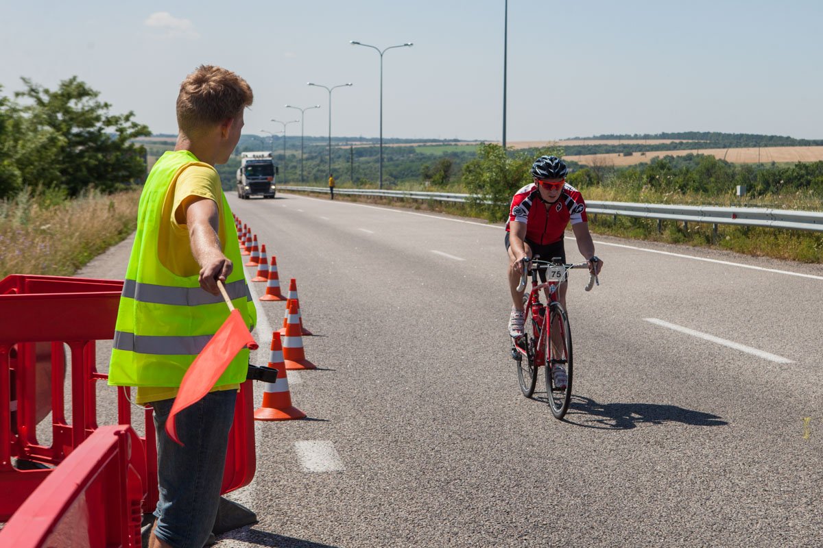 Все участники заезда должны были преодолеть дистанцию 155 километров