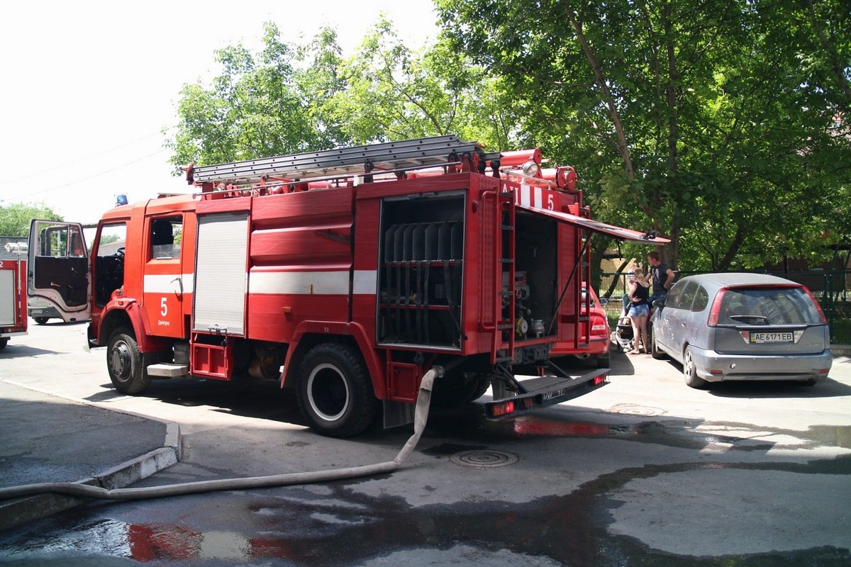 В Днепре на Рабочей горит квартира 3