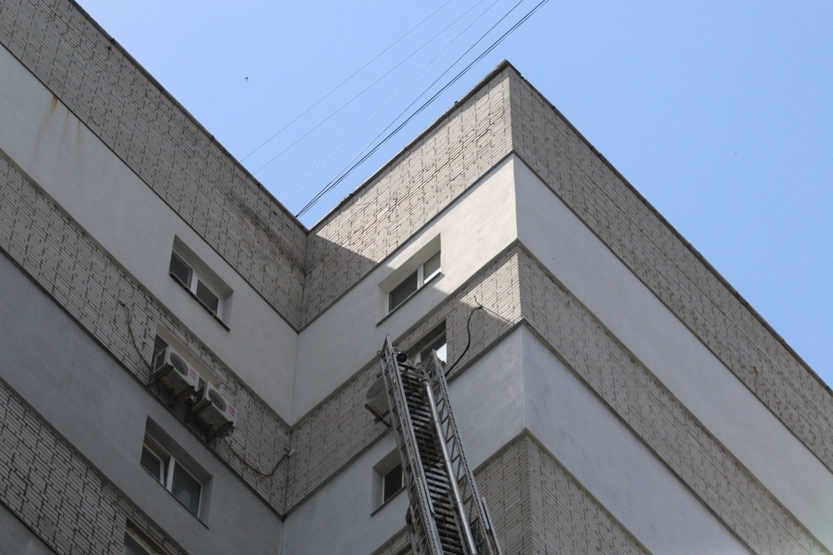 В Днепре на Рабочей горит квартира 7