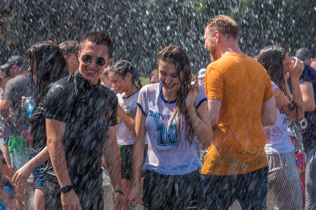 Хочется стоять под водой весь день Хочется стоять под водой весь день